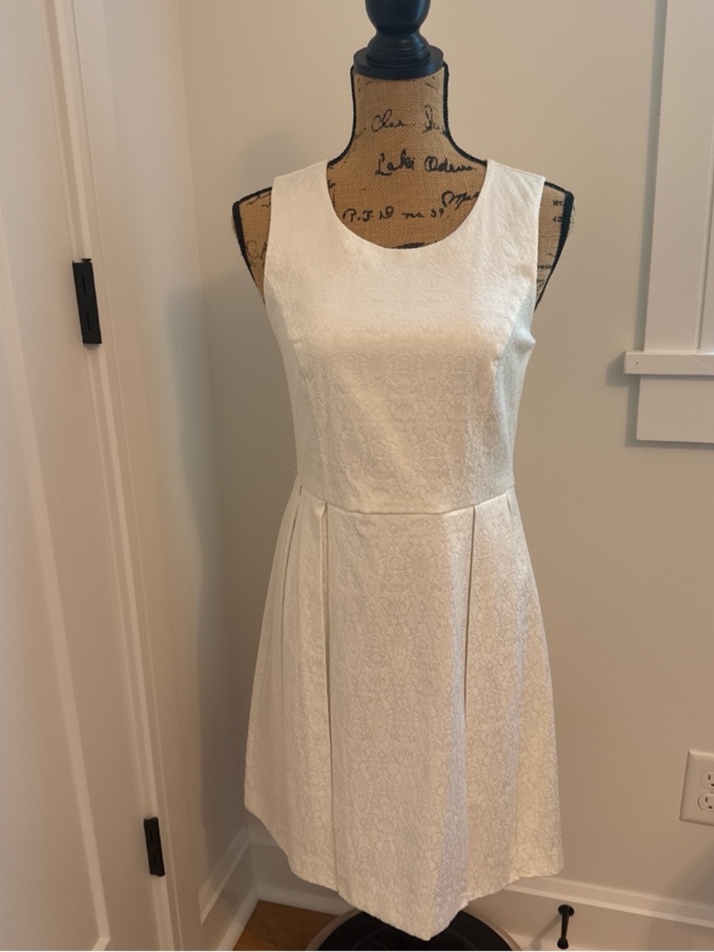 Suzy Shier White Sleeveless Textured Fit & Flare Mini Dress